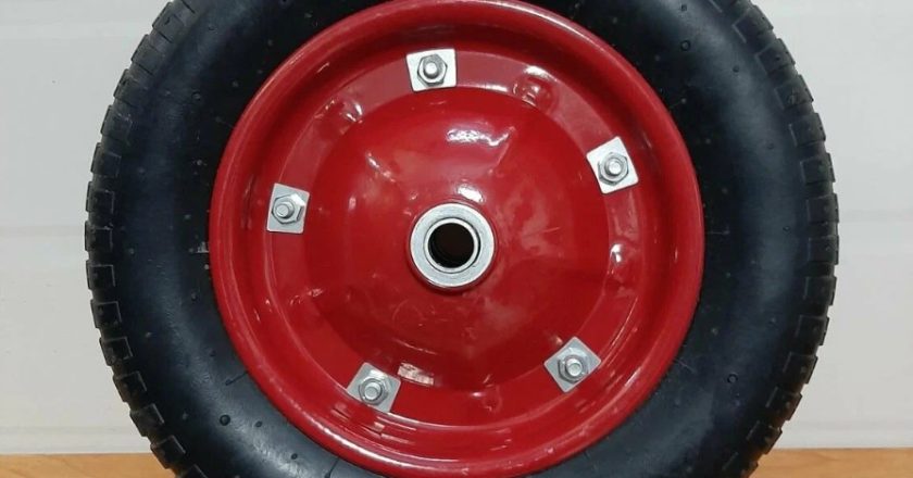 Колеса к тачке садовой: резина, полиуретан или камера — что прослужит дольше