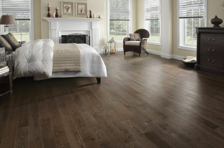 Черный, выбеленный, кофейный: как подобрать оттенок паркета под освещение, размеры комнаты и стиль мебели