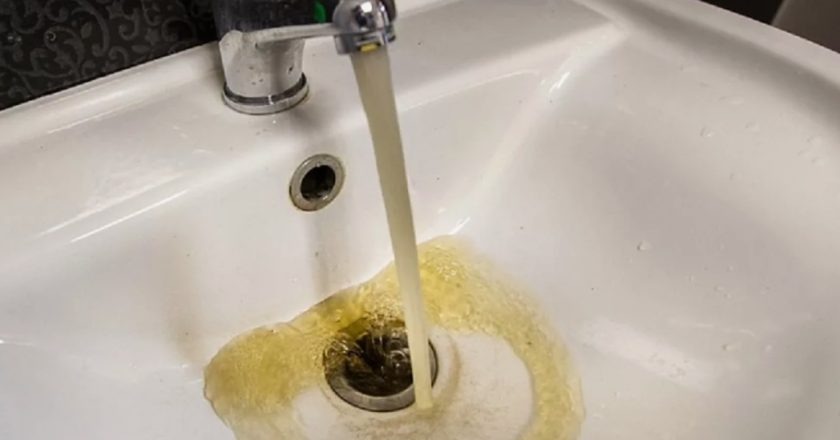 Почему из крана течет вода, которой страшно умываться: разбираем реальные проблемы качества водопроводной воды в российских регионах