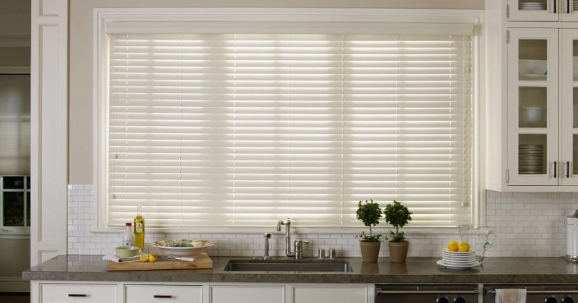 Жалюзи и шторы для кухни и ванной: практичные решения для влажных помещений